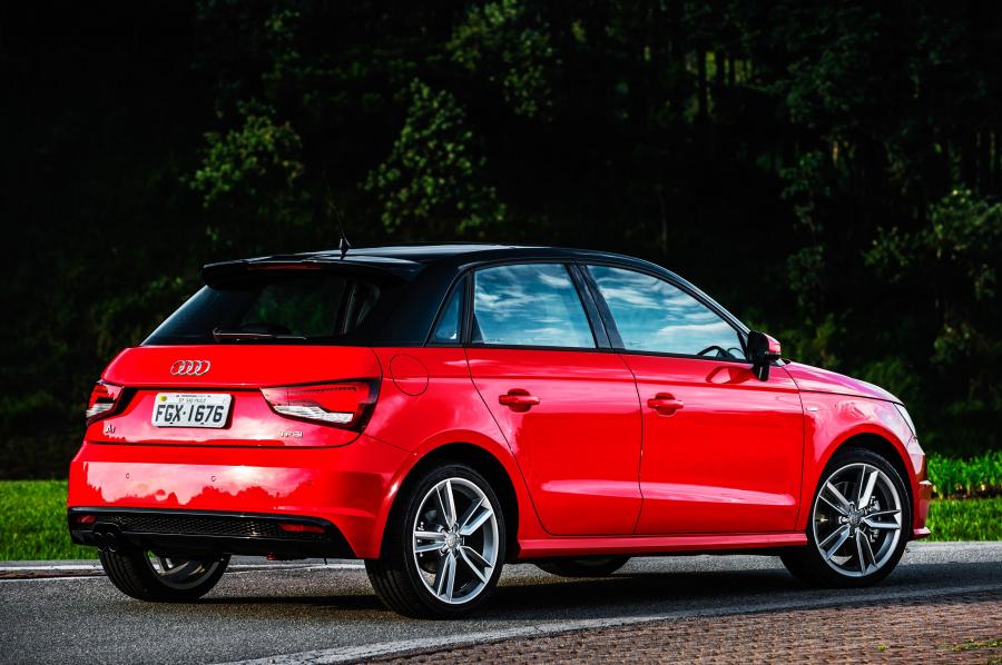  Audi A1 Sportback TFSI S-Line (8X) 2016 года  (LA) (фото 4 из 12)